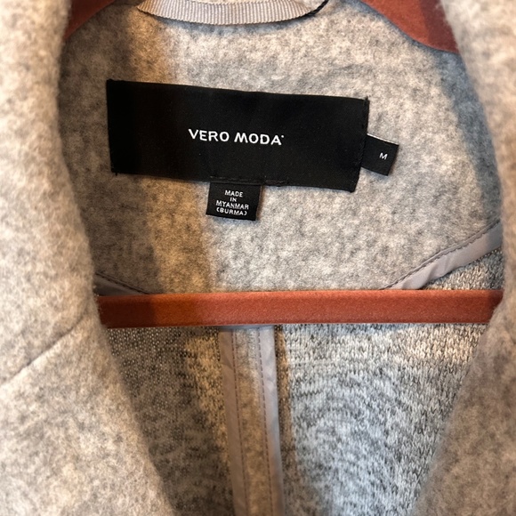 MEDIUM GREY VERA MODA COAT - Picture 3 of 3